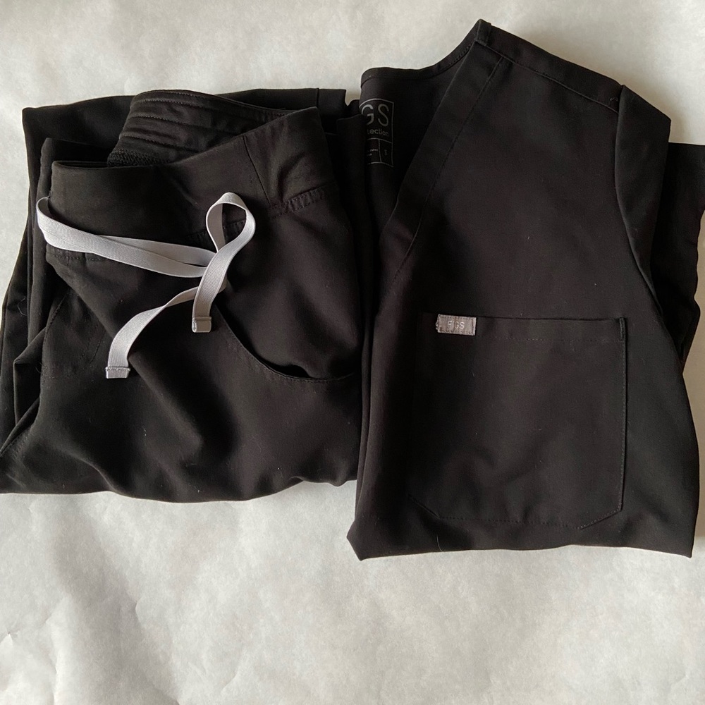 FIGS BLACK SET of scrubs